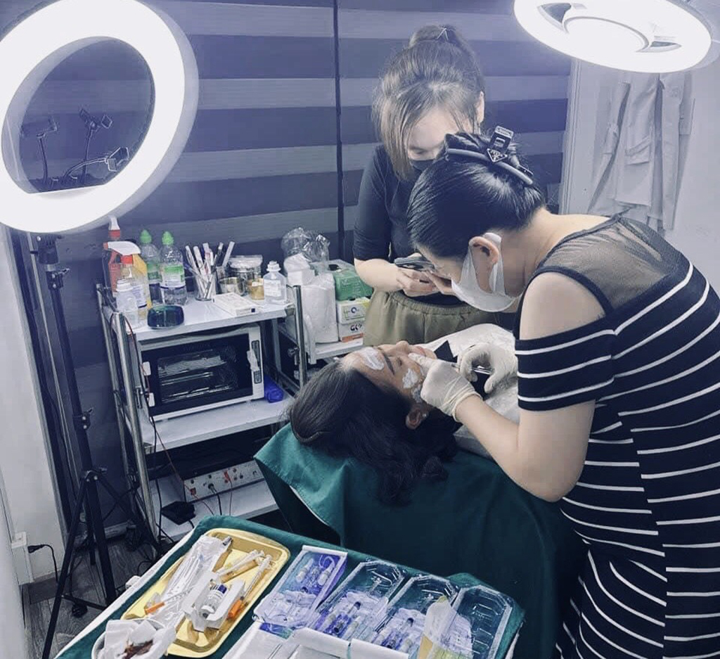 Thẩm mỹ 'chui' cấp tốc lại tung hoành bất chấp: Thâm nhập lò 'nhân bản' nguy cơ tai biến- Ảnh 1. Thẩm mỹ 'chui' cấp tốc lại tung hoành bất chấp: Thâm nhập lò 'nhân bản' nguy cơ tai biến- Ảnh 1.