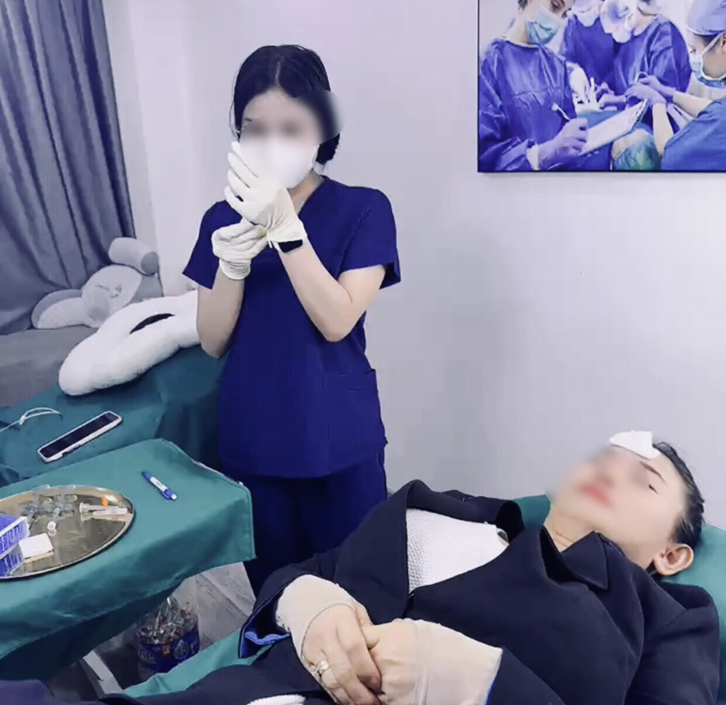 Thẩm mỹ 'chui' cấp tốc lại tung hoành bất chấp: Thâm nhập lò 'nhân bản' nguy cơ tai biến- Ảnh 3. Thẩm mỹ 'chui' cấp tốc lại tung hoành bất chấp: Thâm nhập lò 'nhân bản' nguy cơ tai biến- Ảnh 3.