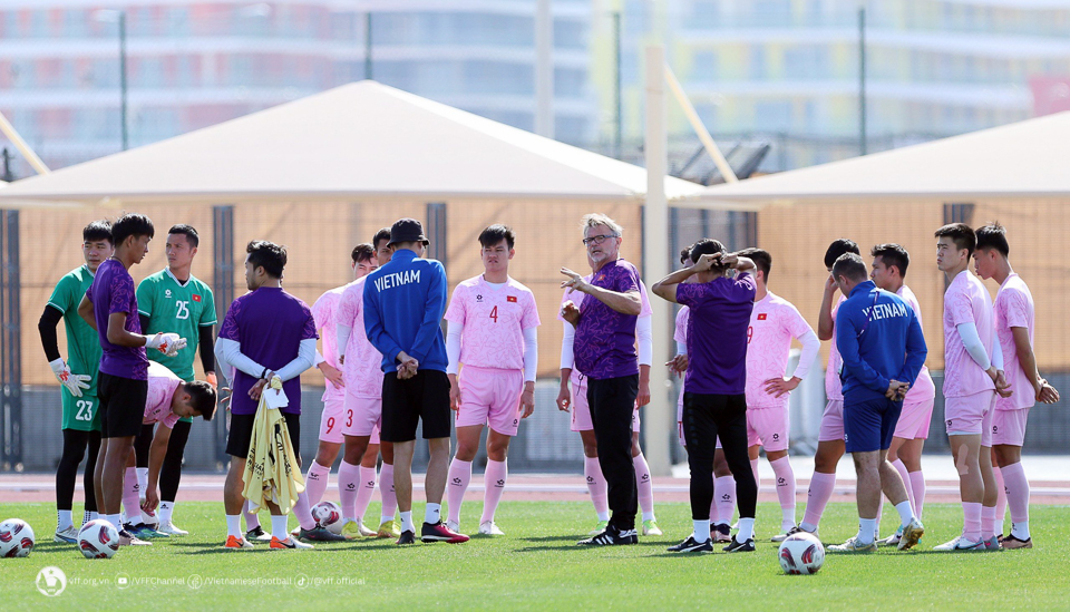 Thầy trò ông Philippe Troussier chuẩn bị kỹ lực lượng cho trận quyết đấu với Indonesia Thầy trò ông Philippe Troussier chuẩn bị kỹ lực lượng cho trận quyết đấu với Indonesia