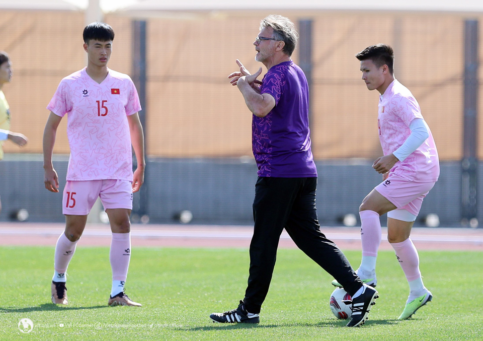 Thầy trò ông Philippe Troussier chuẩn bị kỹ lực lượng cho trận quyết đấu với Indonesia Thầy trò ông Philippe Troussier chuẩn bị kỹ lực lượng cho trận quyết đấu với Indonesia