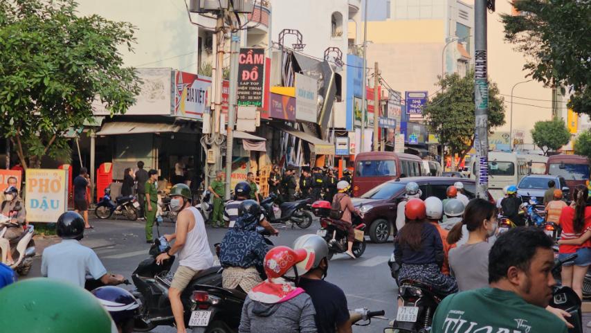 TP.HCM: Bộ Công an kiểm tra quán bar Phương Lâm xuyên đêm và cả ngày- Ảnh 3. TP.HCM: Bộ Công an kiểm tra quán bar Phương Lâm xuyên đêm và cả ngày- Ảnh 3.