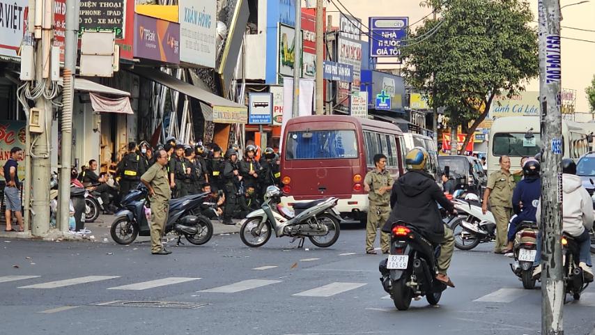 TP.HCM: Bộ Công an kiểm tra quán bar Phương Lâm xuyên đêm và cả ngày- Ảnh 4. TP.HCM: Bộ Công an kiểm tra quán bar Phương Lâm xuyên đêm và cả ngày- Ảnh 4.