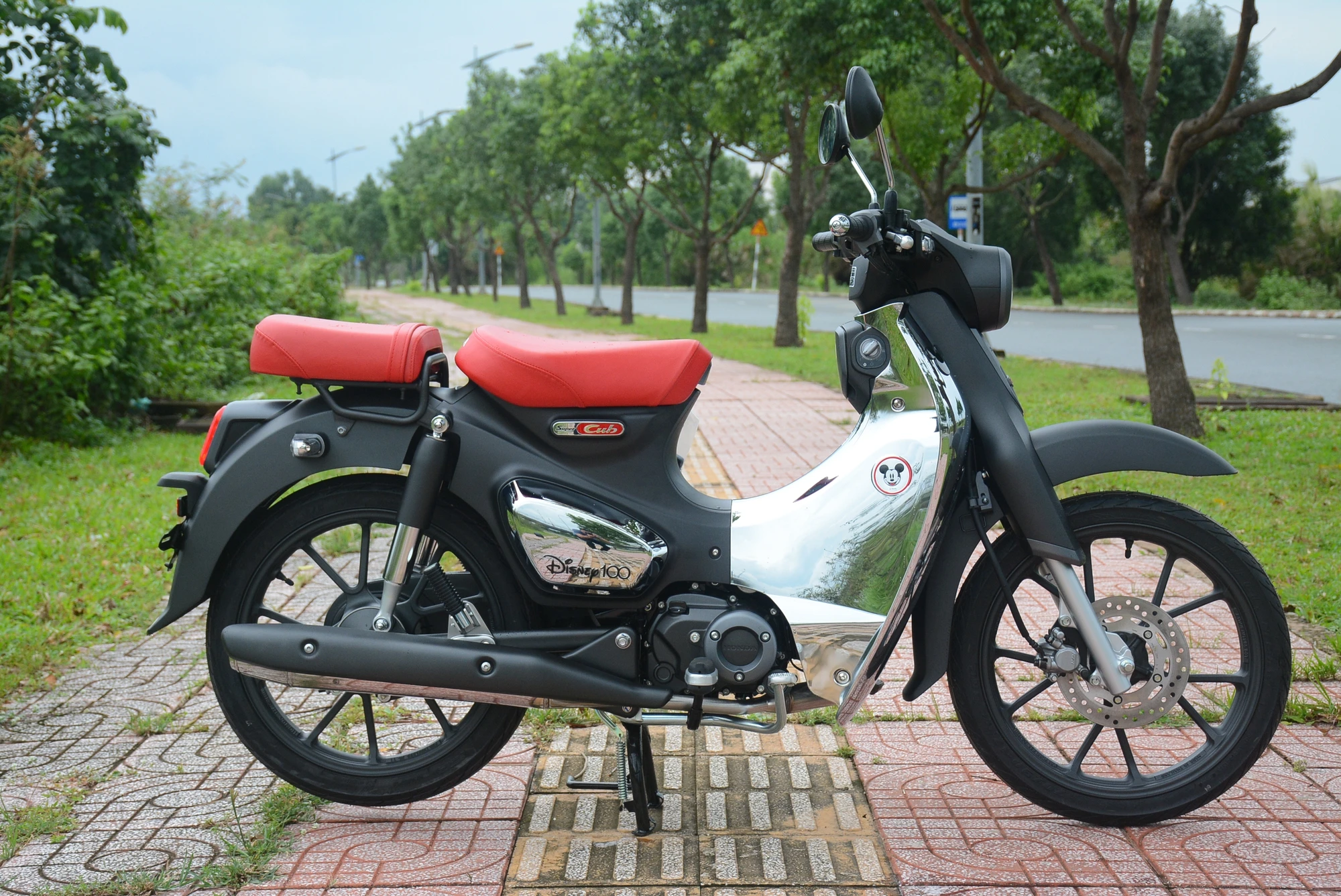 Nhiều cửa hàng xe máy không chính hãng Nhiều cửa hàng xe máy không chính hãng