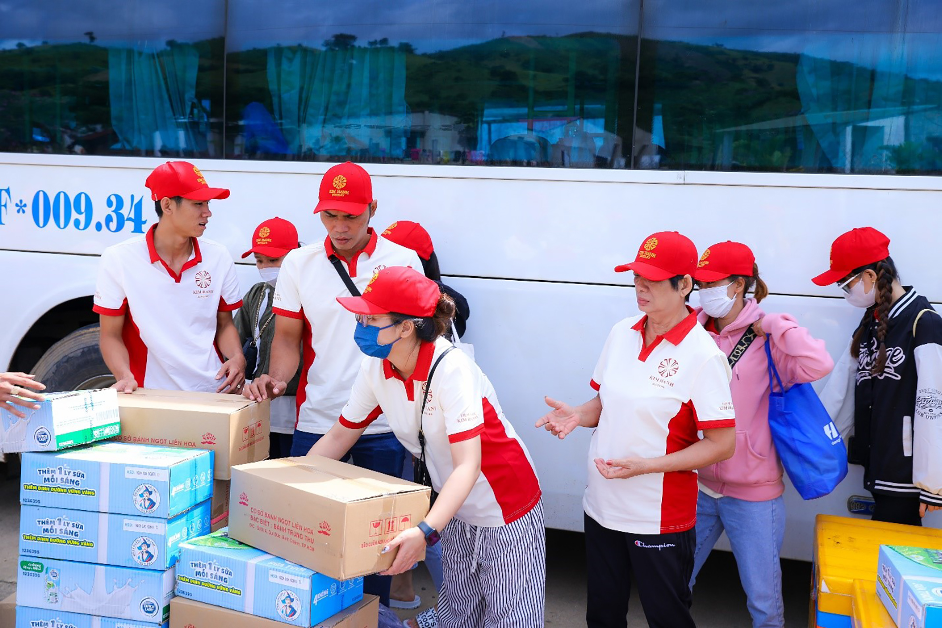 Tiệm vàng Kim Hạnh: Trao gửi yêu thương trong các hoạt động thiện nguyện - Ảnh 4.