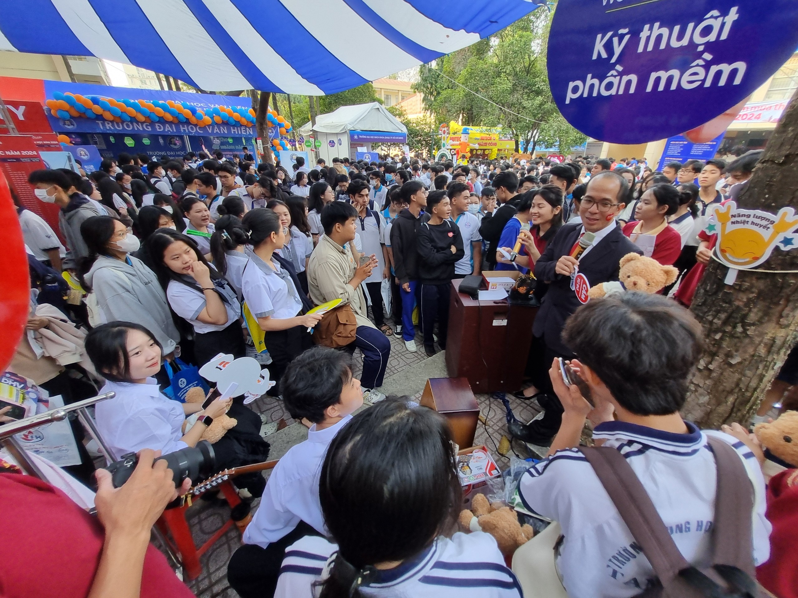 Nên đầu tư cho kỳ thi tốt nghiệp hay đánh giá năng lực?- Ảnh 2.