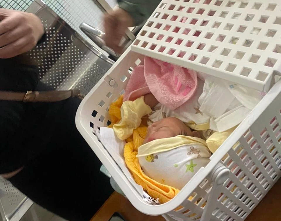Diễn biến mới nhất vụ 'em là sinh viên không đủ điều kiện chăm sóc bé'- Ảnh 2.