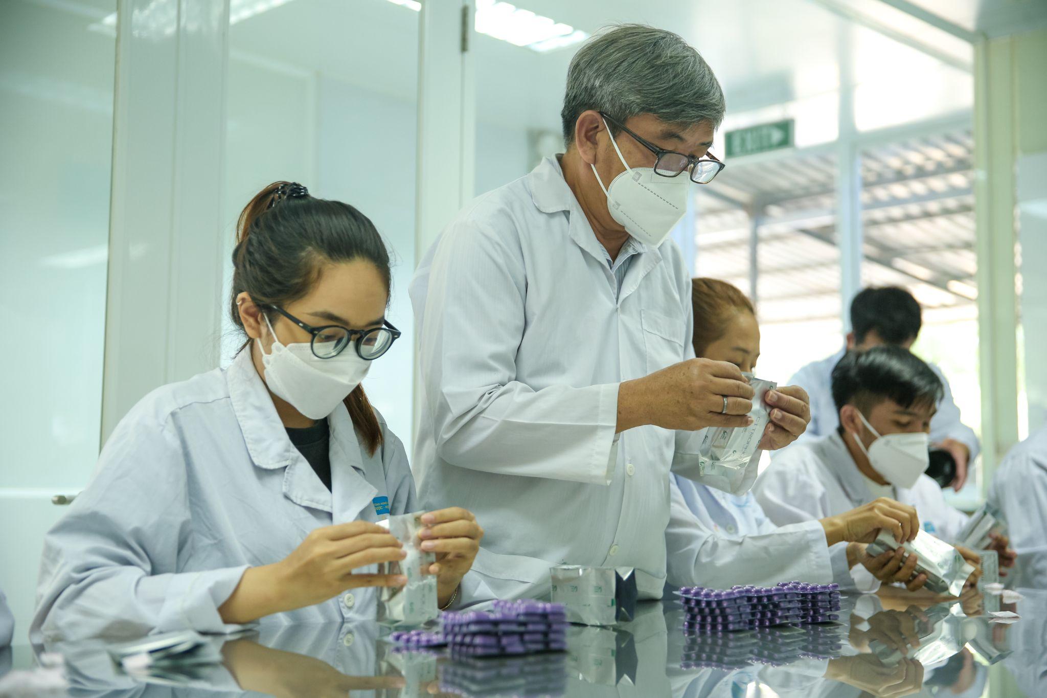 Gen Z học dược: Không chỉ là sách vở mà còn trải nghiệm nghề đa dạng - Ảnh 3.