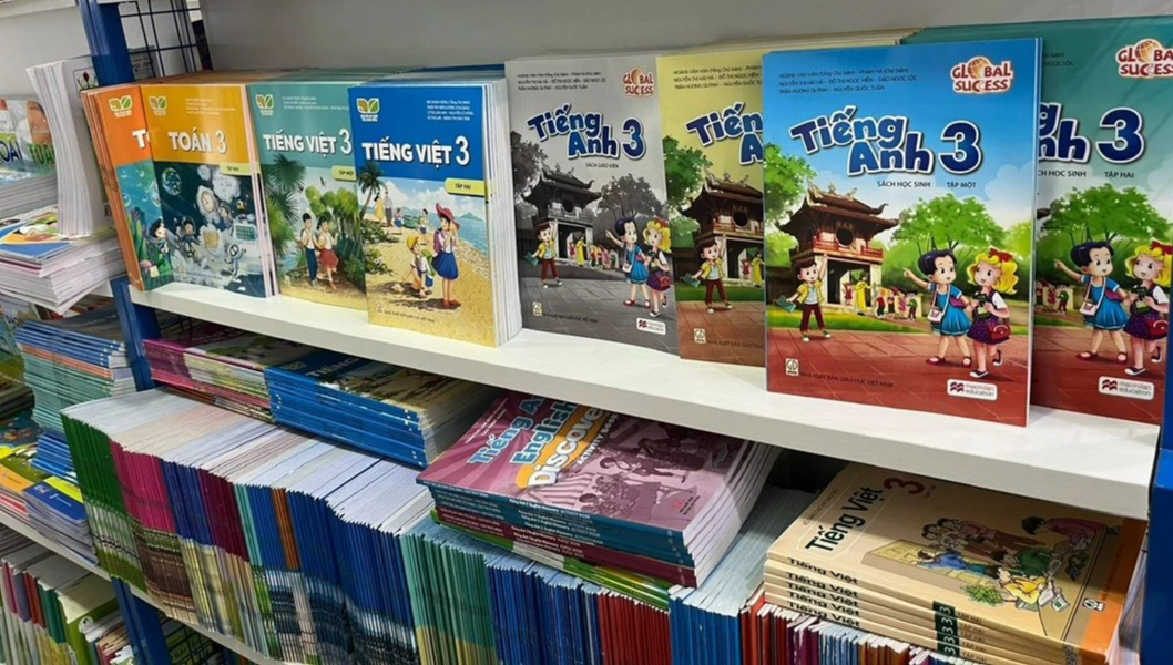 Chính thức trả lại quyền chọn sách giáo khoa cho nhà trường- Ảnh 1. Chính thức trả lại quyền chọn sách giáo khoa cho nhà trường- Ảnh 1.
