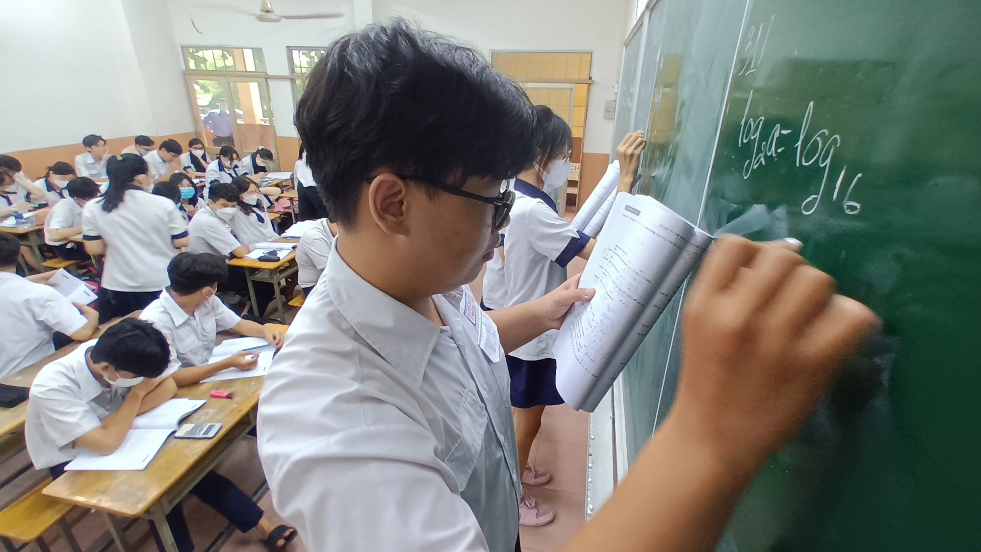 Đừng biến điểm thi đua lớp thành nỗi sợ hãi của học sinh- Ảnh 1. Đừng biến điểm thi đua lớp thành nỗi sợ hãi của học sinh- Ảnh 1.