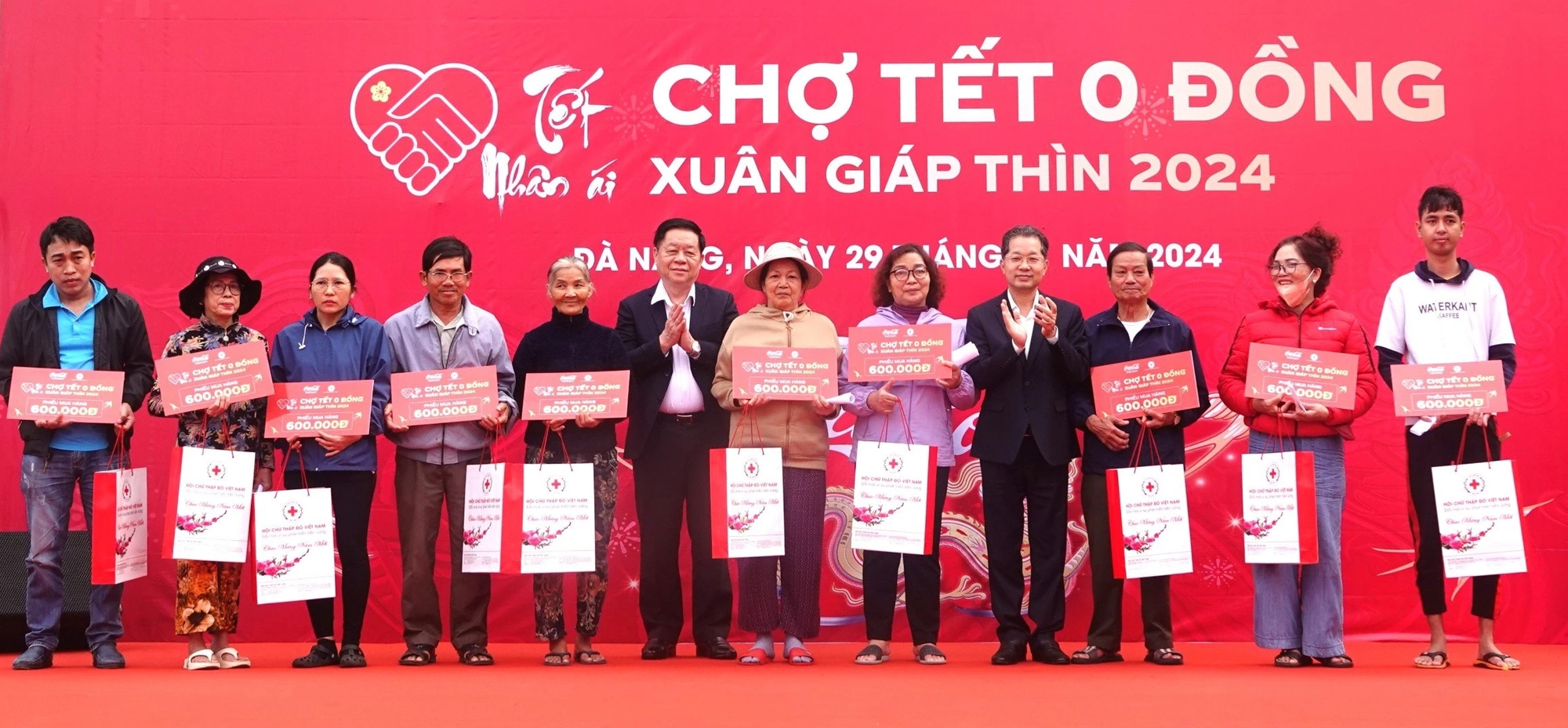 Gắn kết yêu thương từ 'Chợ tết 0 đồng'- Ảnh 1. Gắn kết yêu thương từ 'Chợ tết 0 đồng'- Ảnh 1.