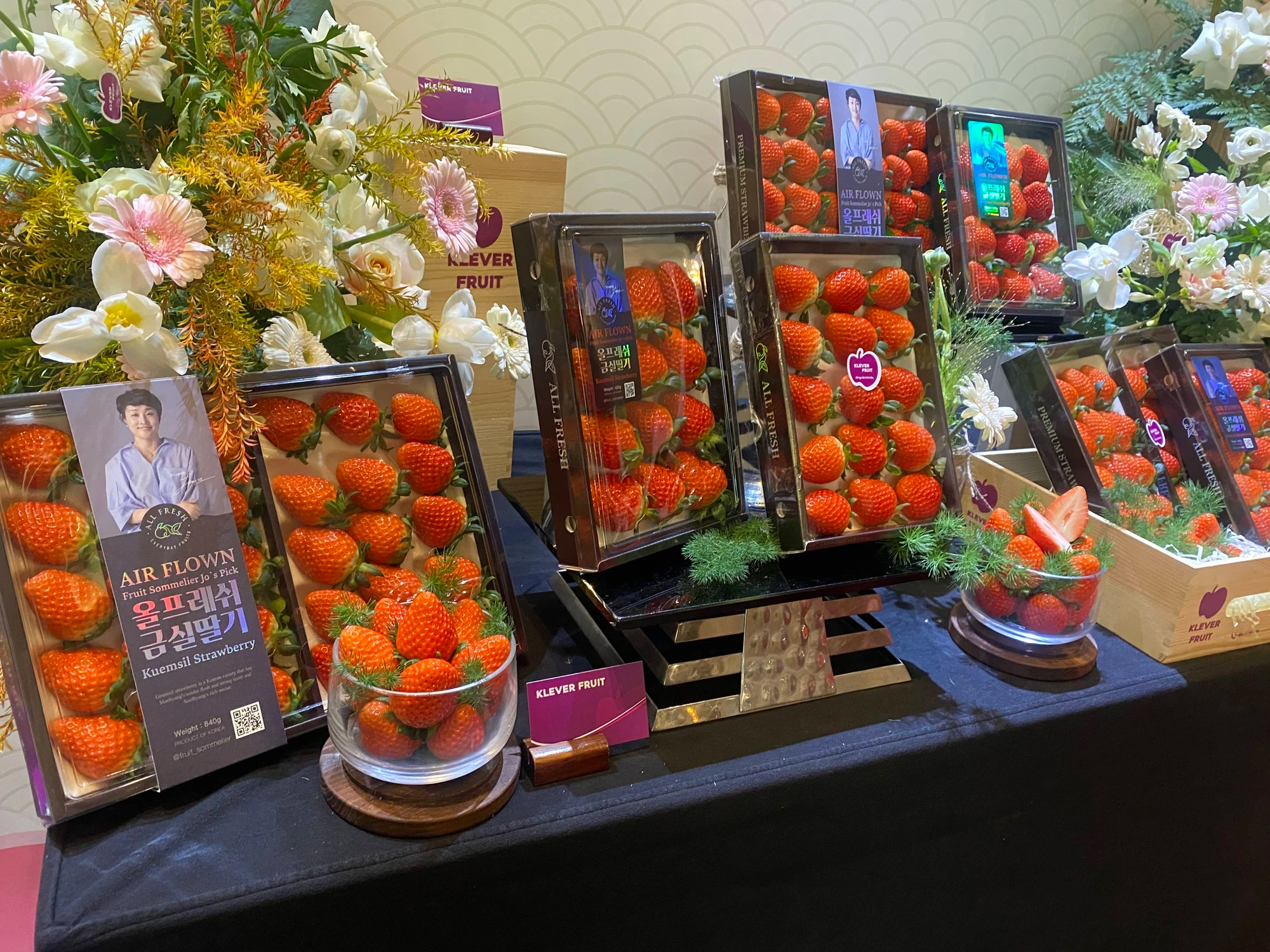 Những trái dâu tây chín "đúng thời điểm" được Klever Fruit giới thiệu tới khách hàng Việt Nam