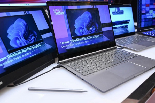 Lenovo công bố laptop lai độc lạ chạy hệ điều hành kép tại CES 2024 Lenovo công bố laptop lai độc lạ chạy hệ điều hành kép tại CES 2024