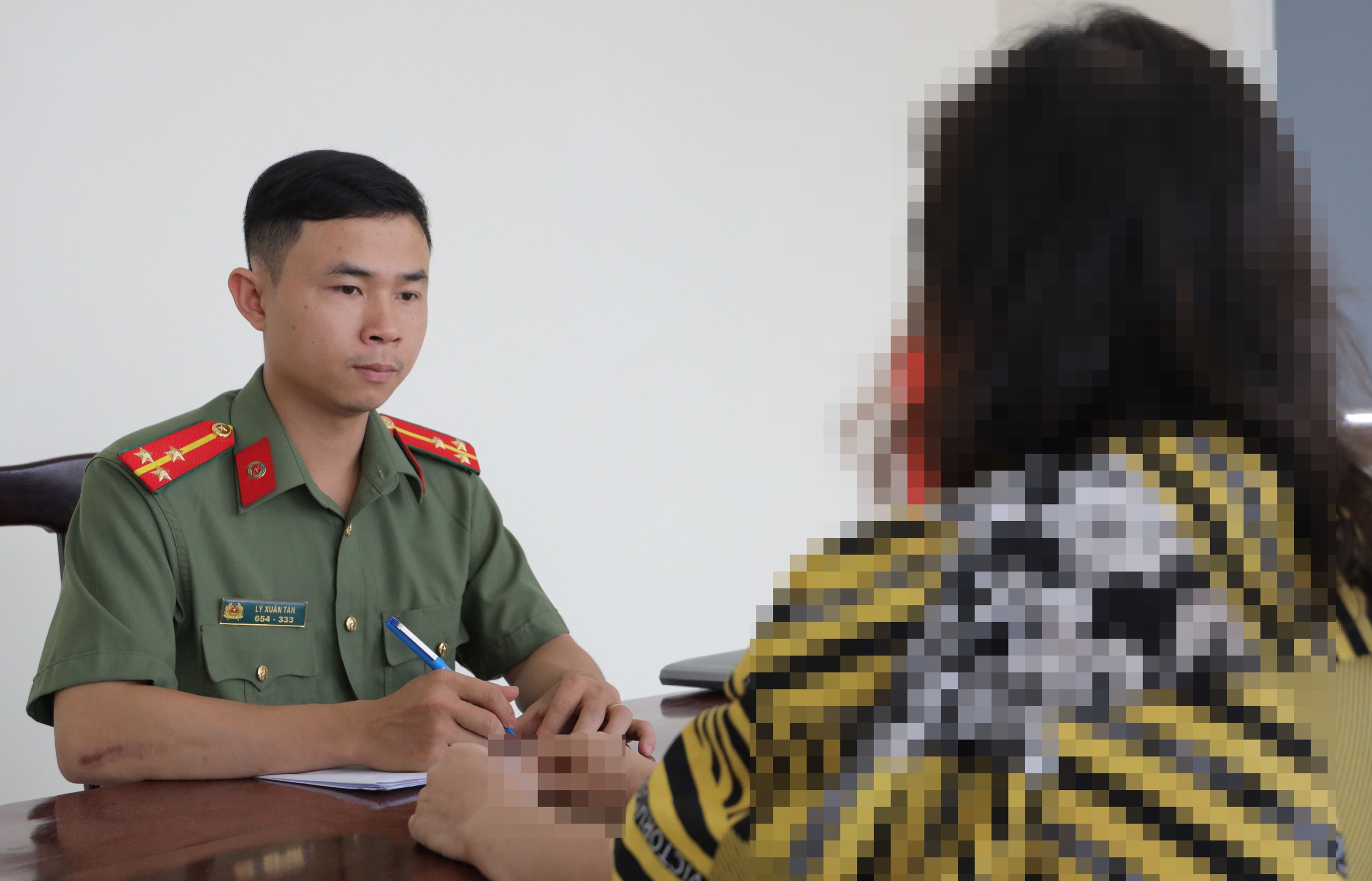 Người phụ nữ chuyển hơn 2,1 tỉ đồng cho kẻ lừa đảo qua mạng- Ảnh 1. Người phụ nữ chuyển hơn 2,1 tỉ đồng cho kẻ lừa đảo qua mạng- Ảnh 1.