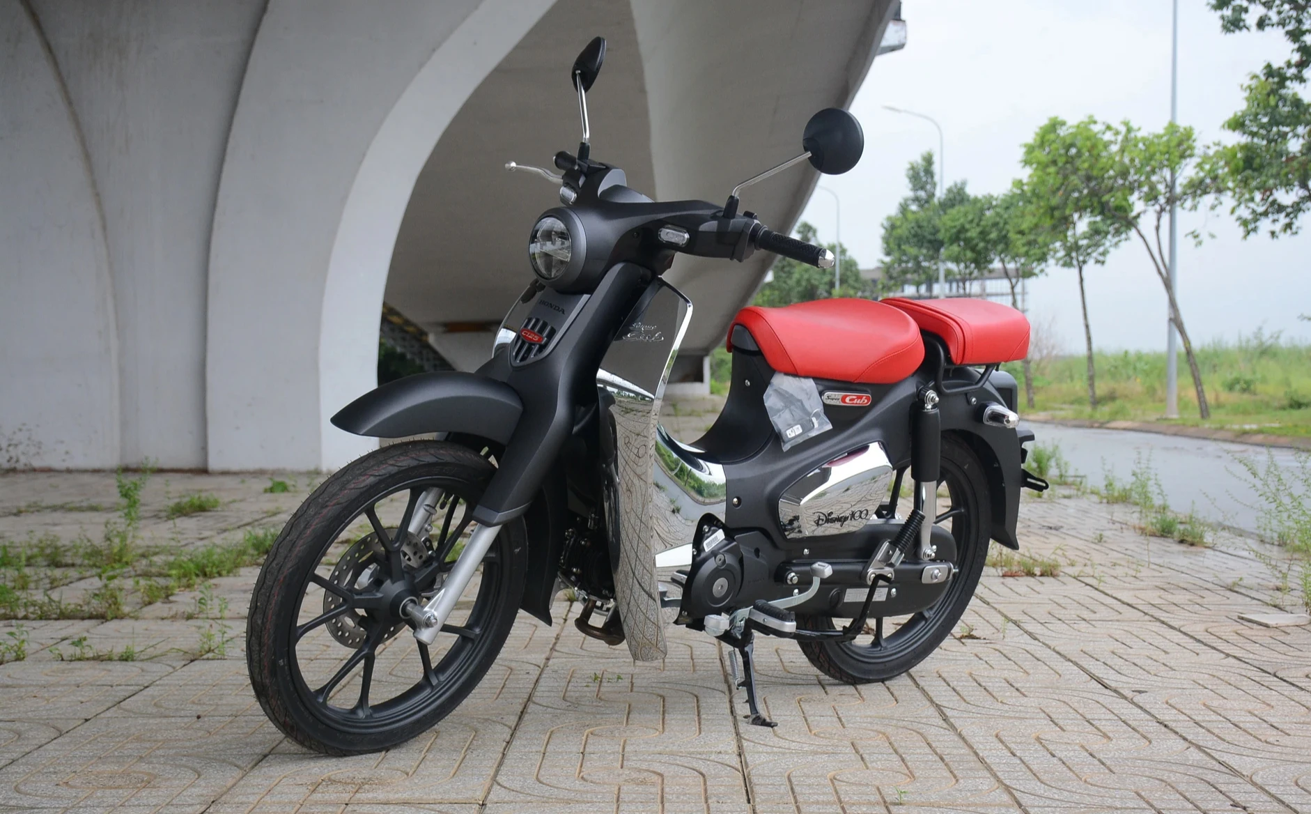 Nhiều cửa hàng xe máy không chính hãng Nhiều cửa hàng xe máy không chính hãng