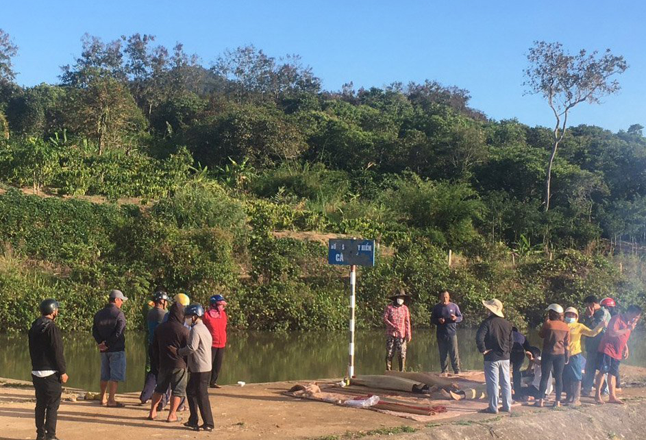 Rủ nhau tắm ở hồ sâu, 4 nữ sinh đuối nước tử vong- Ảnh 1. Rủ nhau tắm ở hồ sâu, 4 nữ sinh đuối nước tử vong- Ảnh 1.