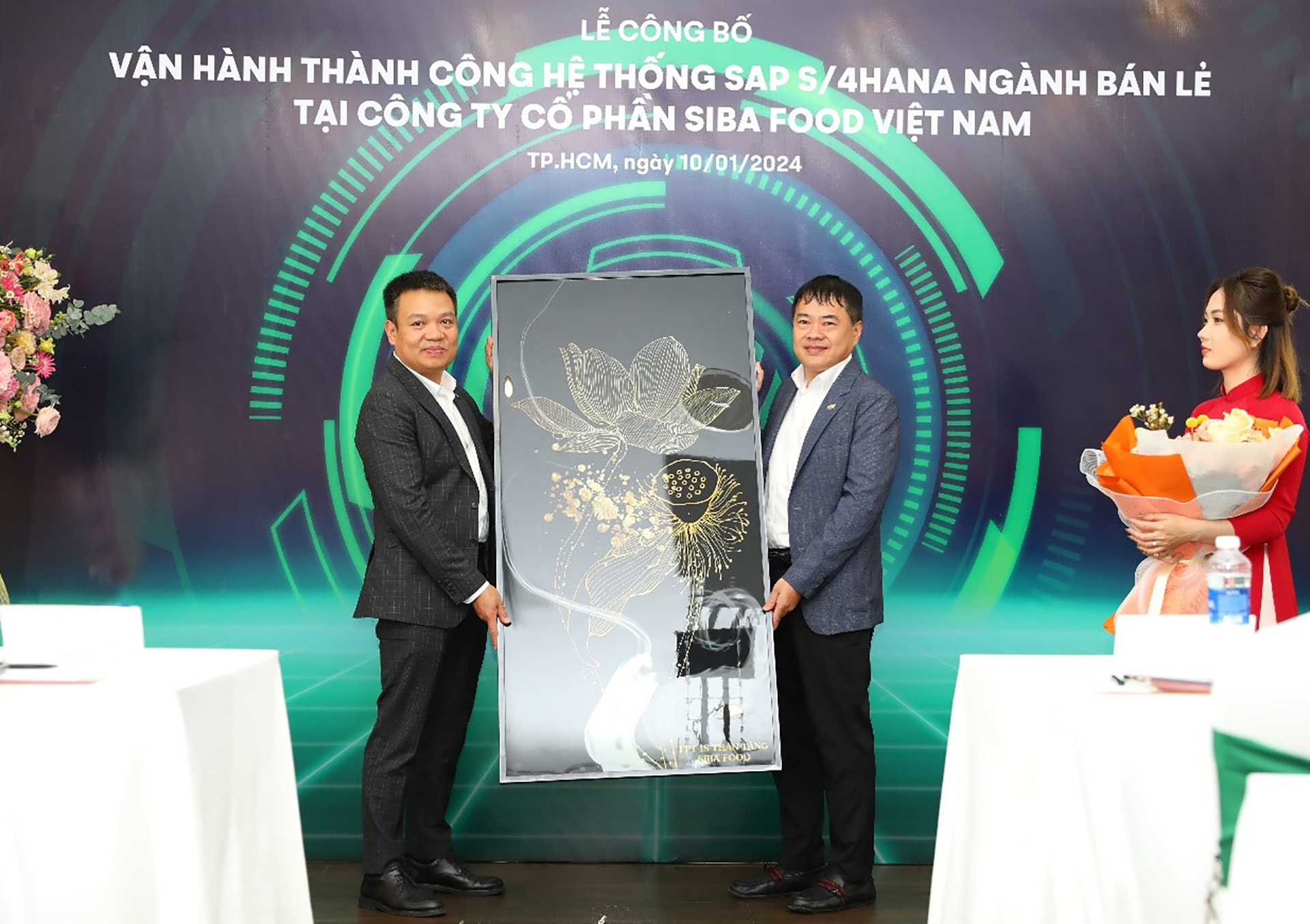 Ông Trần Trung Thành (Giám đốc Chi nhánh TP.HCM, Công ty FPT IS) và ông Nguyễn Anh Tuấn (Tổng giám đốc Siba Food Việt Nam) tại Lễ công bố Ông Trần Trung Thành (Giám đốc Chi nhánh TP.HCM, Công ty FPT IS) và ông Nguyễn Anh Tuấn (Tổng giám đốc Siba Food Việt Nam) tại Lễ công bố
