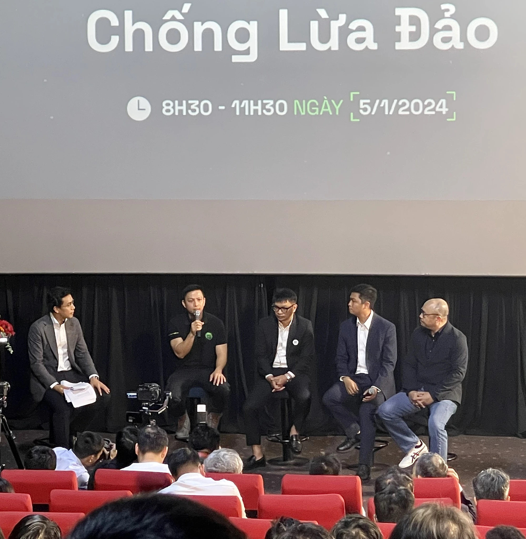 Sinh viên dễ bị lừa sang Campuchia vì tin việc nhẹ lương cao- Ảnh 1. Sinh viên dễ bị lừa sang Campuchia vì tin việc nhẹ lương cao- Ảnh 1.