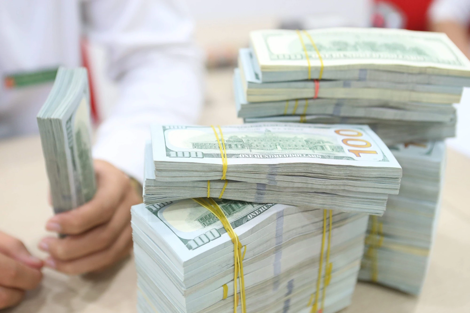 Tăng cường quản lý thu đổi ngoại tệ, nhất là các đơn vị kinh doanh vàng- Ảnh 1. Tăng cường quản lý thu đổi ngoại tệ, nhất là các đơn vị kinh doanh vàng- Ảnh 1.