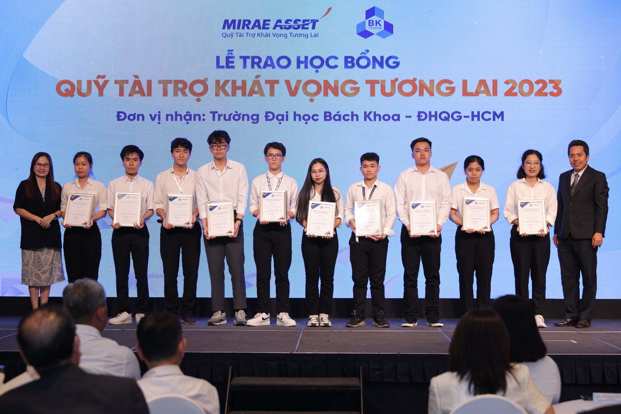 Tập đoàn Mirae Asset trao tặng học bổng trị giá hơn 4 tỉ đồng cho sinh viên- Ảnh 1. Tập đoàn Mirae Asset trao tặng học bổng trị giá hơn 4 tỉ đồng cho sinh viên- Ảnh 1.