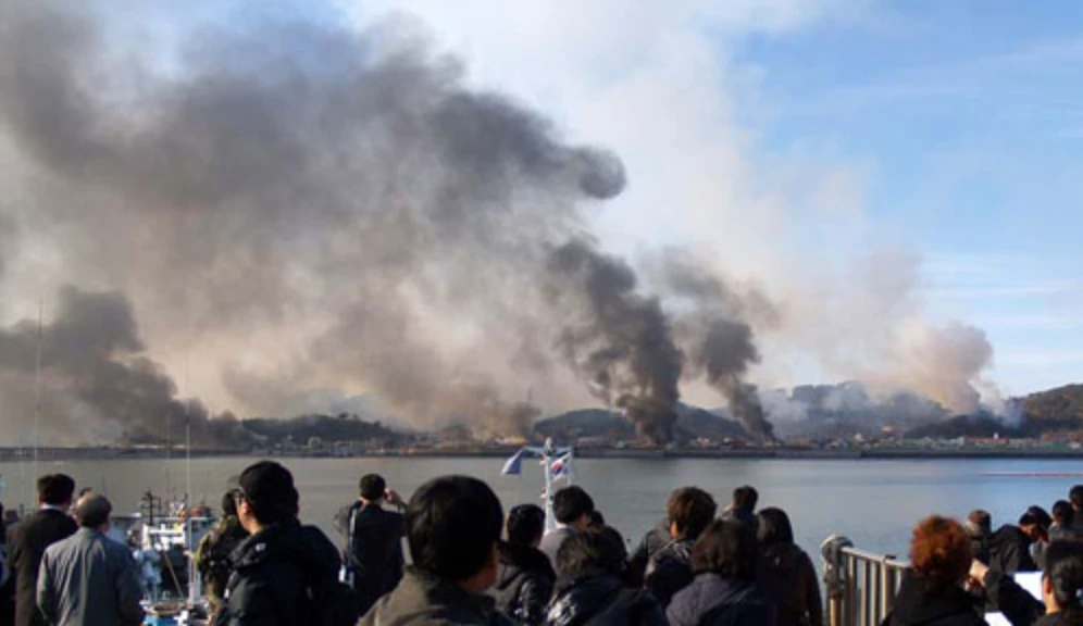 Triều Tiên bắn pháo về phía đảo tiền tiêu, Hàn Quốc sơ tán khẩn- Ảnh 1. Triều Tiên bắn pháo về phía đảo tiền tiêu, Hàn Quốc sơ tán khẩn- Ảnh 1.