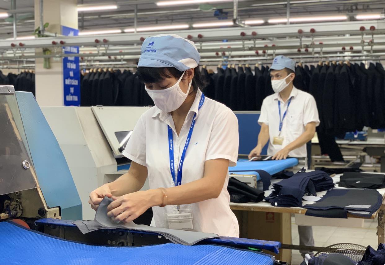 Vì sao thưởng tết của lao động tại Hà Nội sụt giảm?- Ảnh 1. Vì sao thưởng tết của lao động tại Hà Nội sụt giảm?- Ảnh 1.