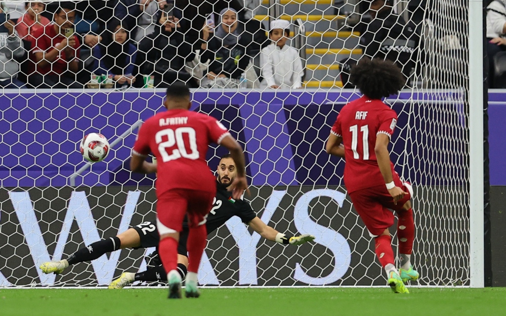 Asian Cup 2023 - ĐT Qatar ngược dòng vượt qua ĐT Palestine