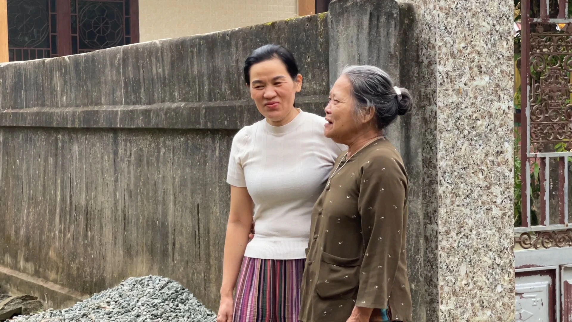 Tết trọn vẹn của nữ công nhân xứ Huế 10 năm ròng đón giao thừa xa nhà vì gánh nặng vé tàu xe