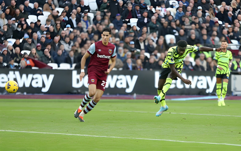 Arsenal đè bẹp West Ham 6 bàn không gỡ