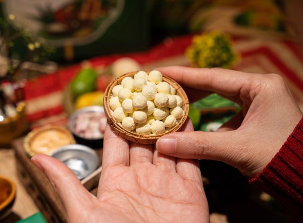 Cô gái Hà Nội tái hiện mâm cỗ cổ truyền ngày Tết của người Việt bằng phiên bản tí hon
