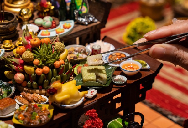 Cô gái Hà Nội tái hiện mâm cỗ cổ truyền ngày Tết của người Việt bằng phiên bản tí hon Cô gái Hà Nội tái hiện mâm cỗ cổ truyền ngày Tết của người Việt bằng phiên bản tí hon
