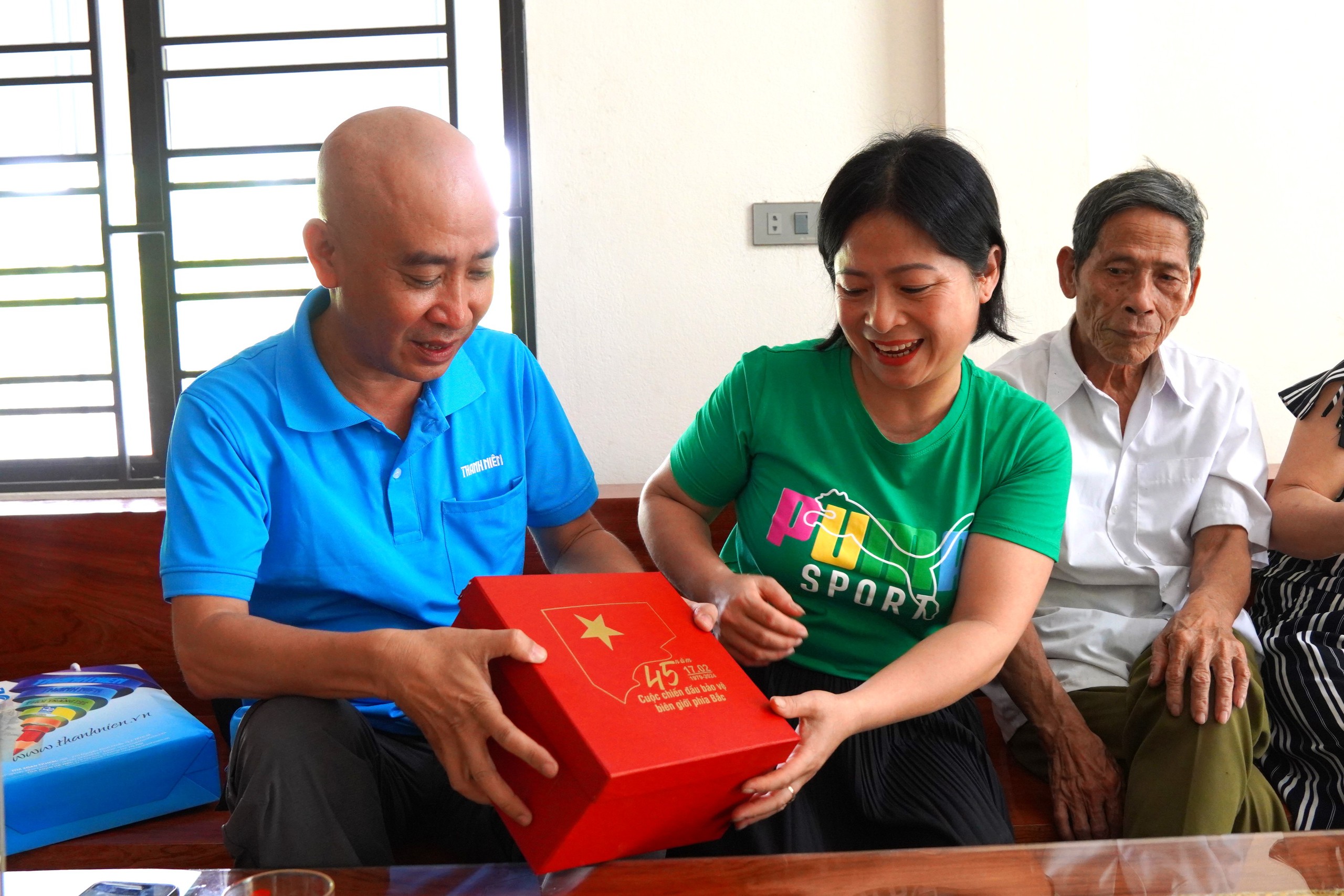 Tìm lại những anh hùng: 'Con xa bố mãi rồi, giờ phải ở gần'- Ảnh 5.