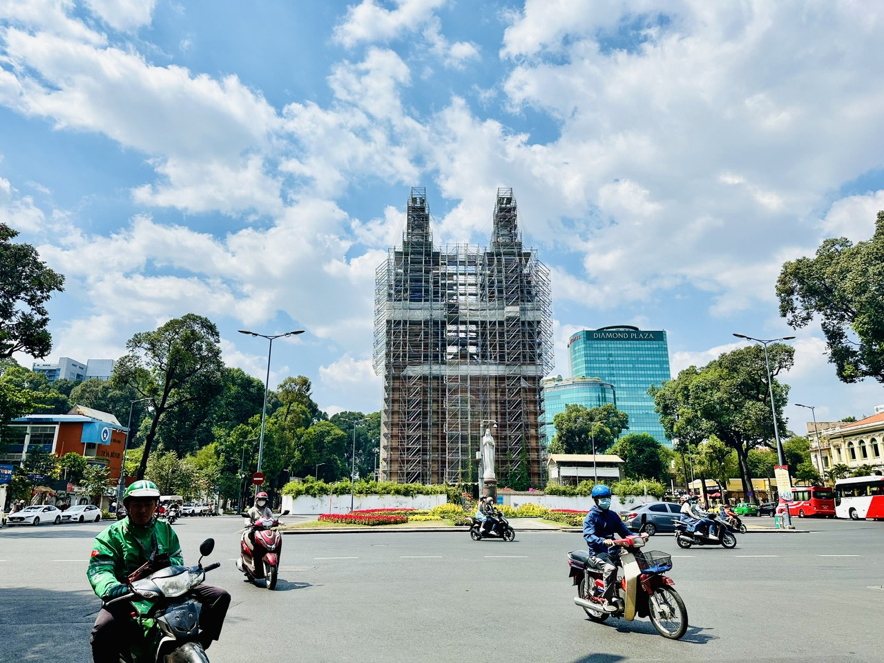 Nắng nóng gay gắt đến 38 độ C tiếp tục trên diện rộng- Ảnh 5. Nắng nóng gay gắt đến 38 độ C tiếp tục trên diện rộng- Ảnh 5.