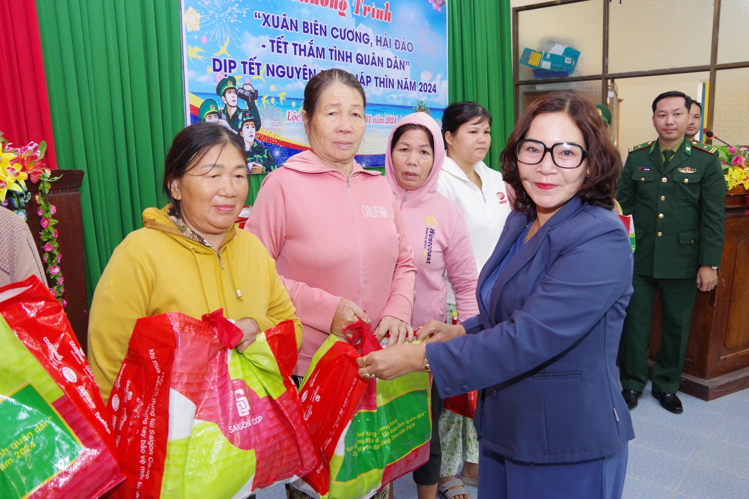 Bộ đội biên phòng Thừa Thiên - Huế tổ chức chương trình xuân biên cương- Ảnh 2.