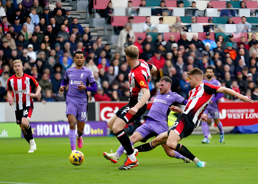 Thắng dễ Brentford, Liverpool củng cố ngôi đầu tại Ngoại hạng Anh