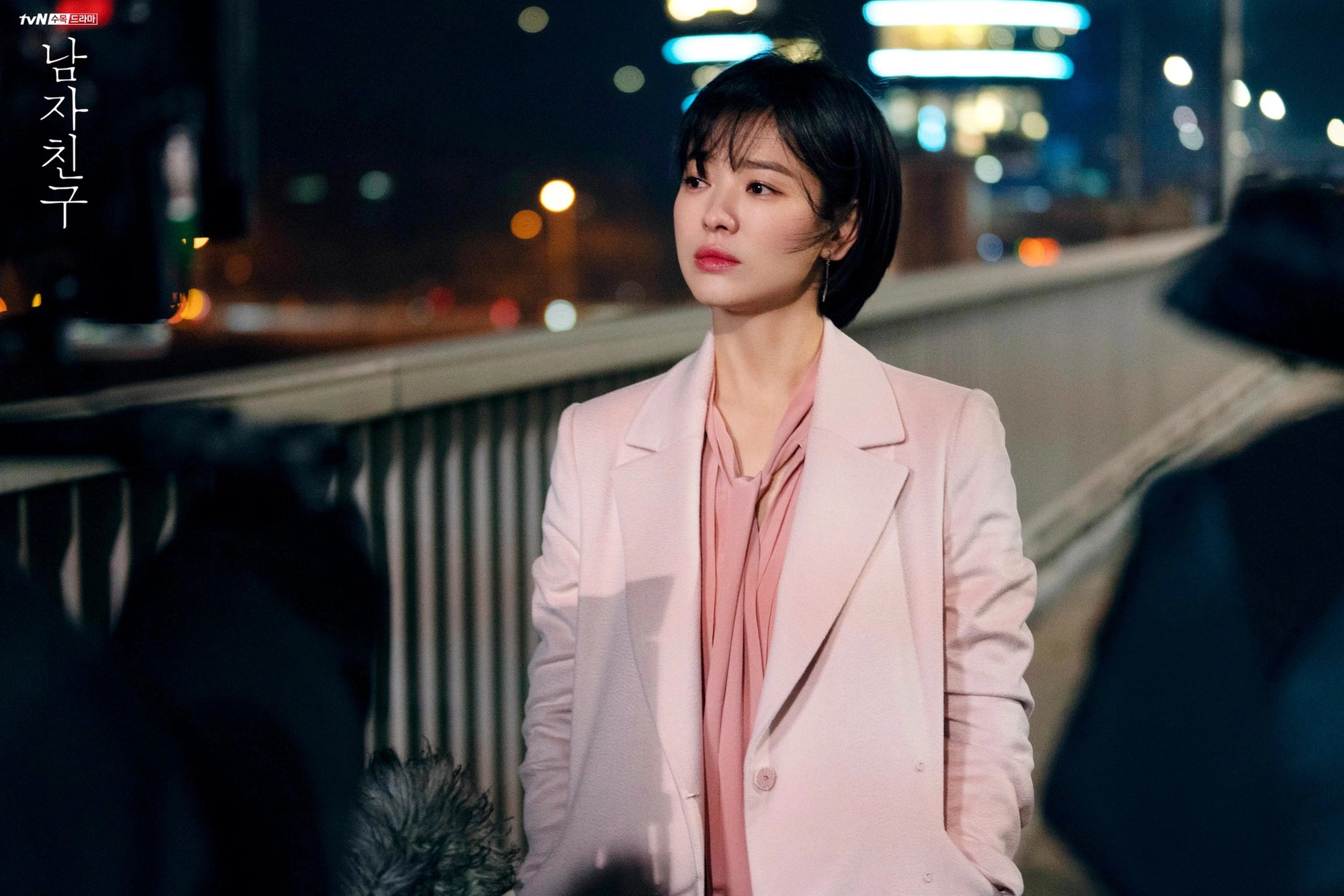 Diện sắc màu pastel ngọt ngào như Song Hye Kyo