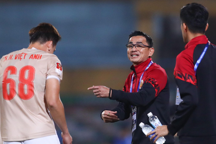 CLB Công an Hà Nội giành chiến thắng trong trận ra mắt HLV Kiatisuk