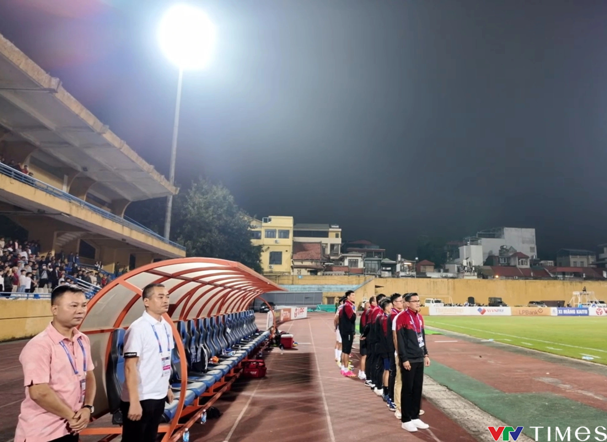 HLV Kiatisuk thân thiện, chuyên nghiệp, mong muốn nhiều cầu thủ Việt Nam sang chơi bóng ở Thai League.
