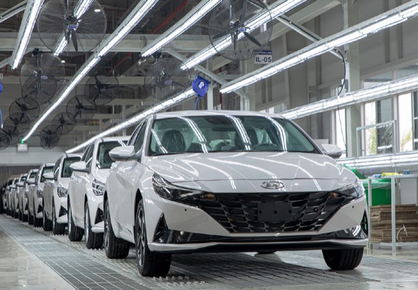 Một năm kinh tế khó khăn, đẩy ngành ô tô giật lùi 3 năm