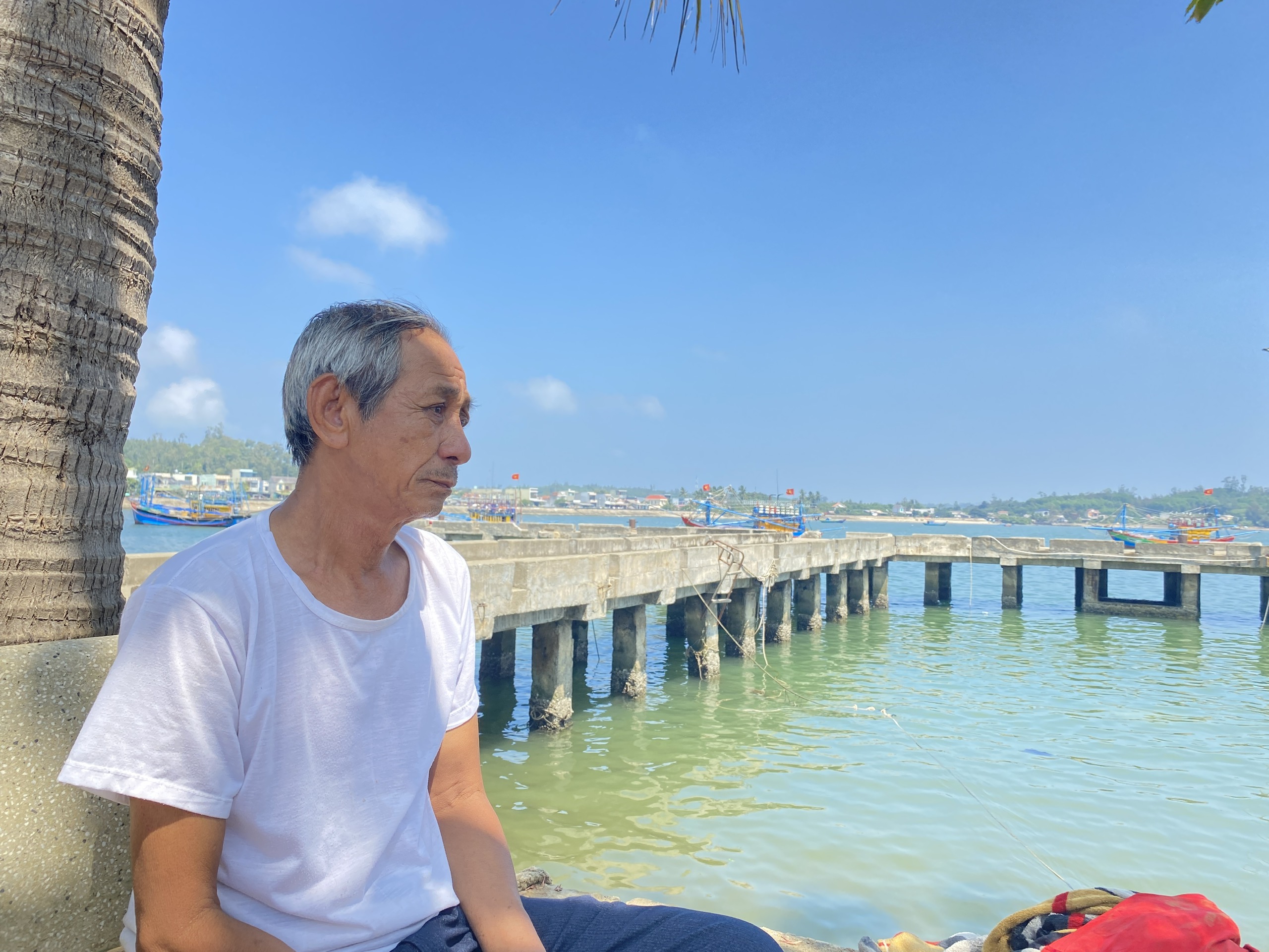 Ngã quỵ khi nghe tin tàu cá bị đâm chìm, người thân mất tích- Ảnh 3.