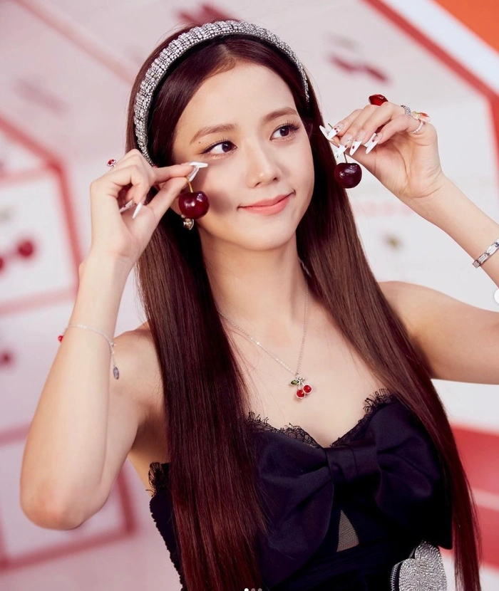 6 kiểu tóc đen sang chảnh, nữ tính như Jisoo (Blackpink)