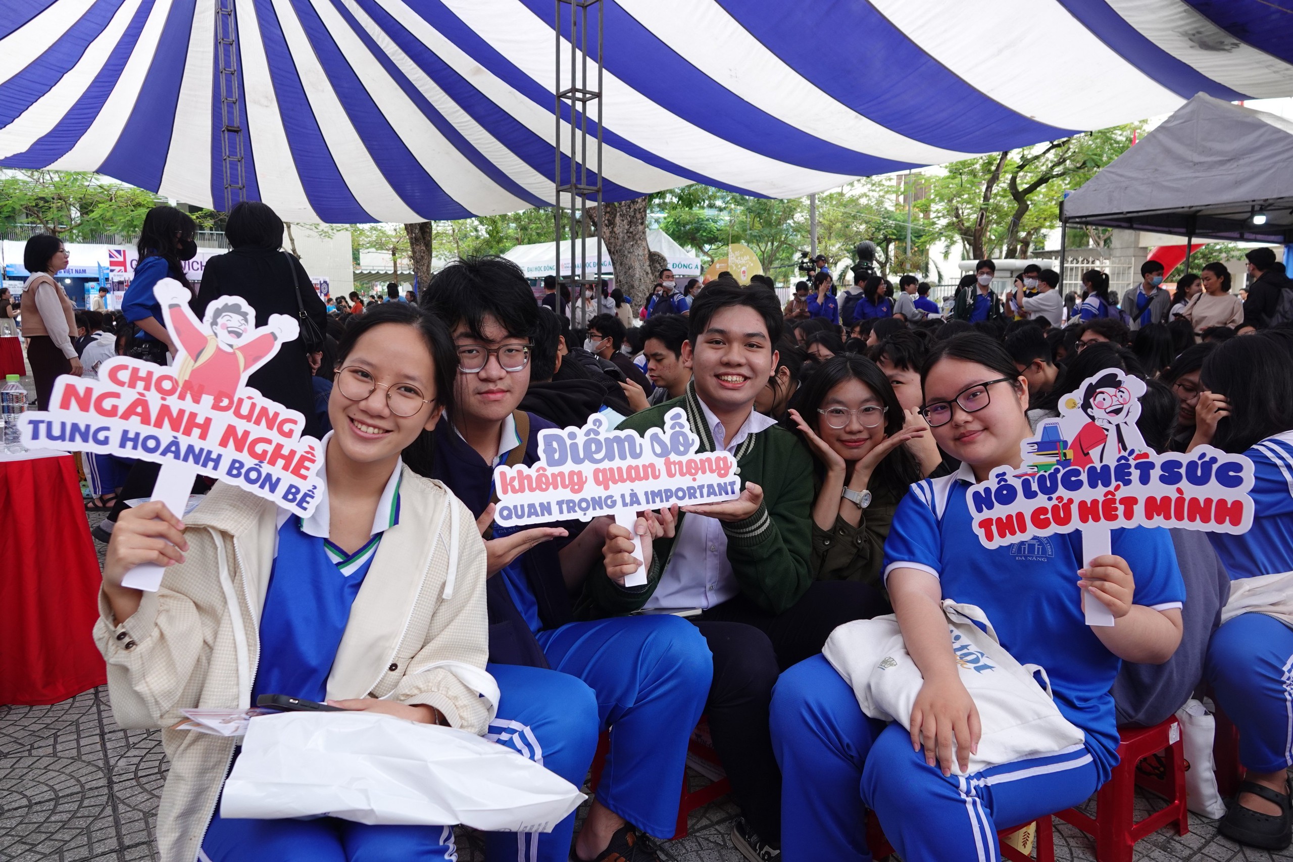 Năm cuối cùng thi tốt nghiệp THPT theo chương trình cũ, đề thi có gì đặc biệt?- Ảnh 2.