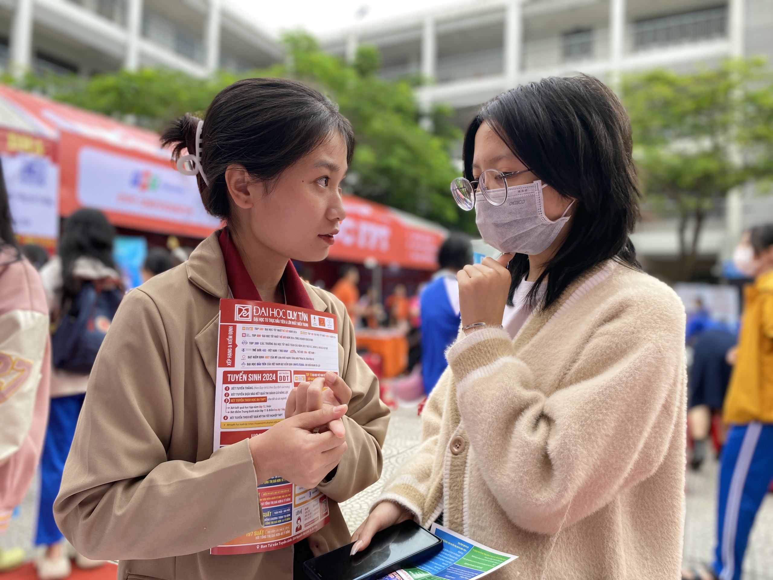 Năm cuối cùng thi tốt nghiệp THPT theo chương trình cũ, đề thi có gì đặc biệt?- Ảnh 3.