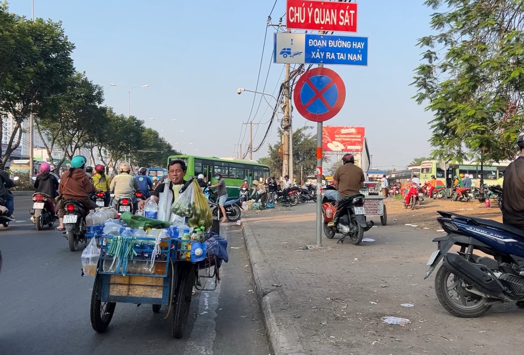 Giao thông bát nháo trước chợ đầu mối Thủ Đức, một phụ nữ tử vong- Ảnh 10.