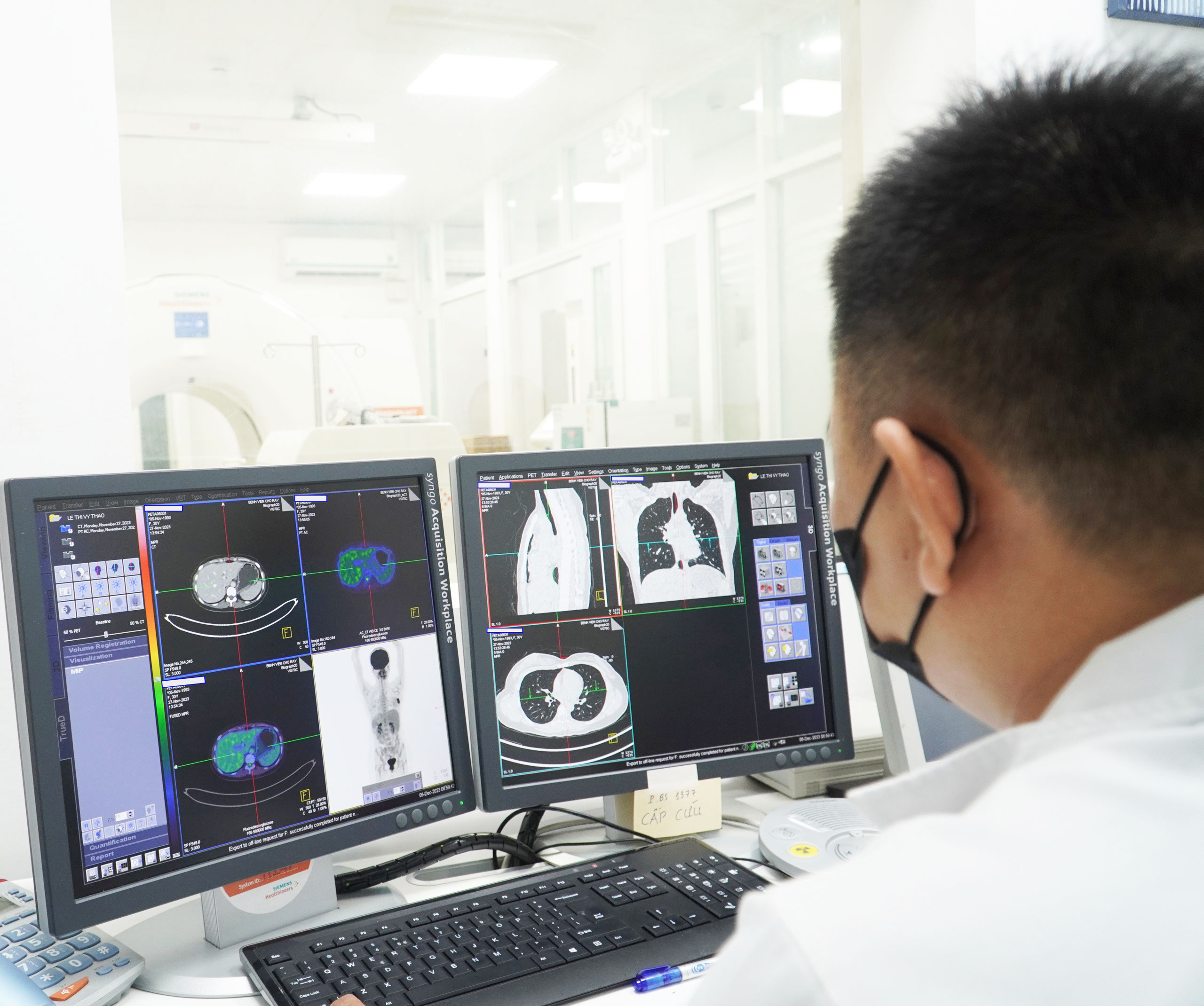 Y tế hiện đại: Cứu bệnh nhân, giữ chân bác sĩ- Ảnh 2.
