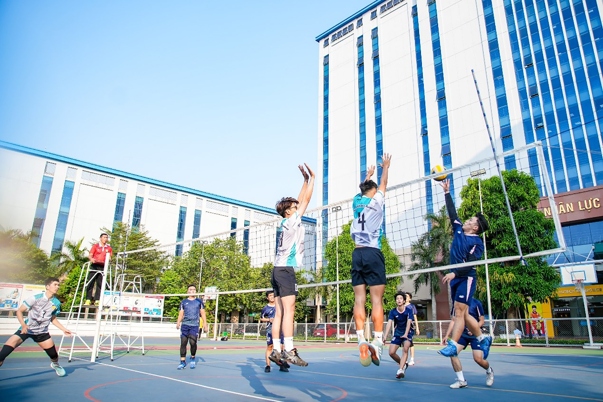 Thí sinh xét học bạ vào HUTECH ngay sau tết để ‘chốt’ suất học bổng hấp dẫn- Ảnh 4.