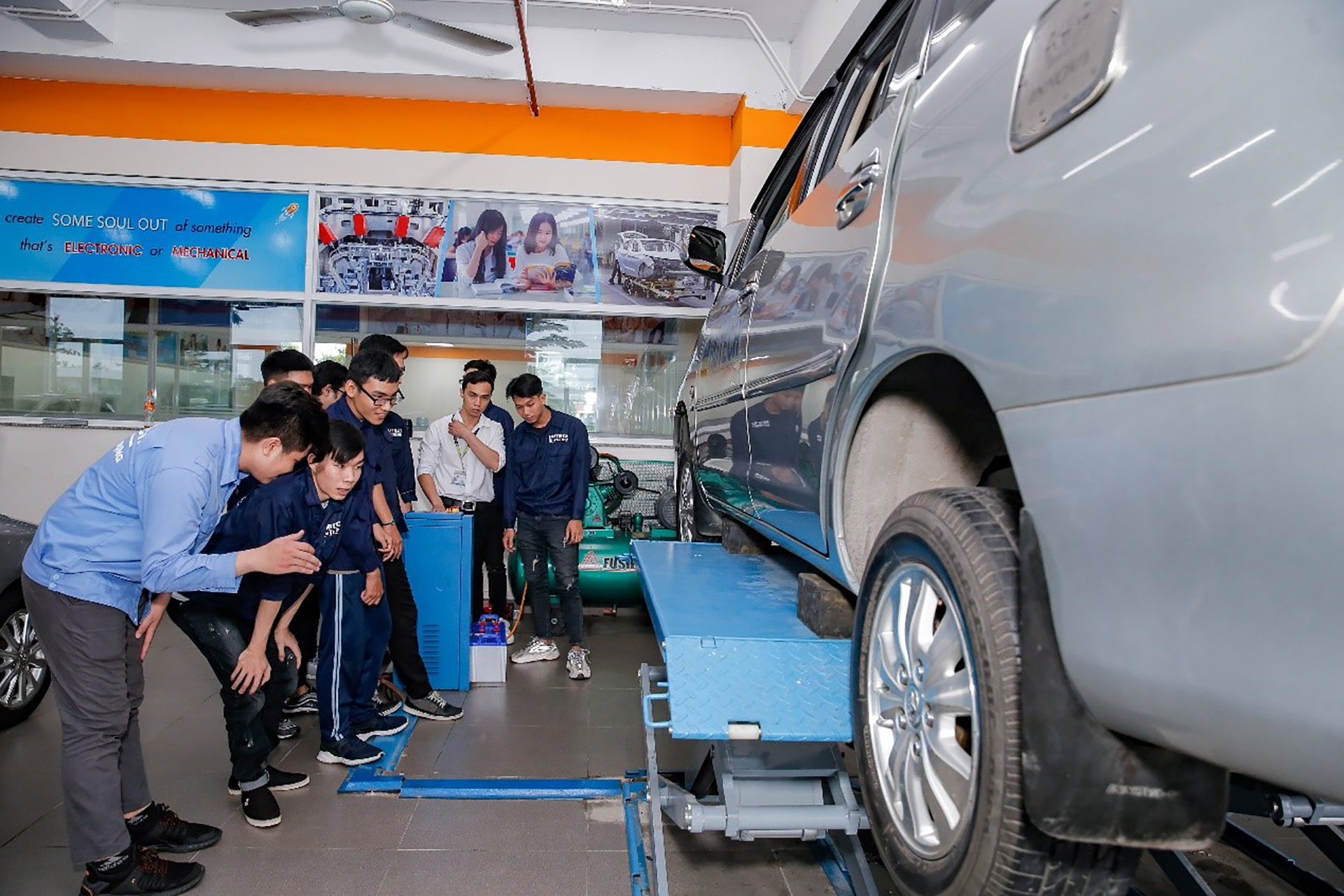 Thí sinh xét học bạ vào HUTECH ngay sau tết để ‘chốt’ suất học bổng hấp dẫn- Ảnh 3.