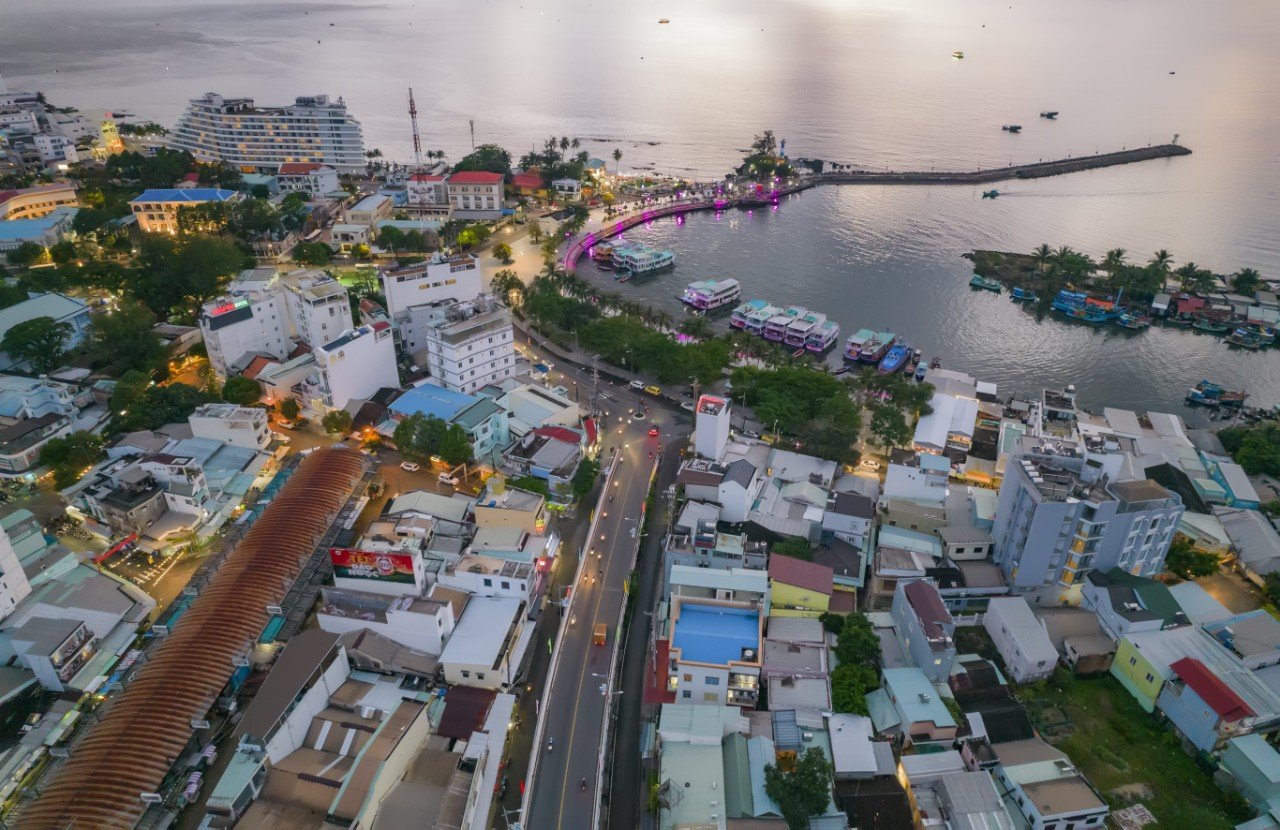 Phát triển Phú Quốc thành trở thành đô thị biển - đảo đạt chuẩn loại 1- Ảnh 2. Phát triển Phú Quốc thành trở thành đô thị biển - đảo đạt chuẩn loại 1- Ảnh 2.