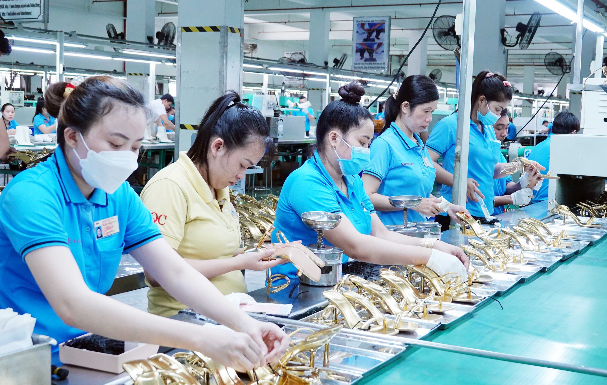97% lao động trở lại TP.HCM làm việc sau tết- Ảnh 1. 97% lao động trở lại TP.HCM làm việc sau tết- Ảnh 1.