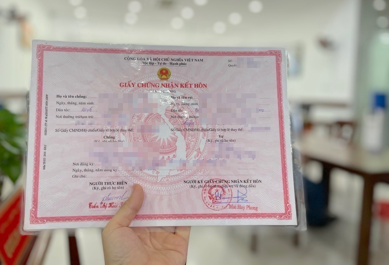 Có phải về Việt Nam đăng ký khi kết hôn ở nước ngoài?- Ảnh 1. Có phải về Việt Nam đăng ký khi kết hôn ở nước ngoài?- Ảnh 1.