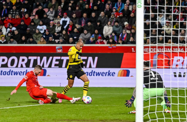 Dortmund chia điểm bất ngờ trên sân của Heidenheim